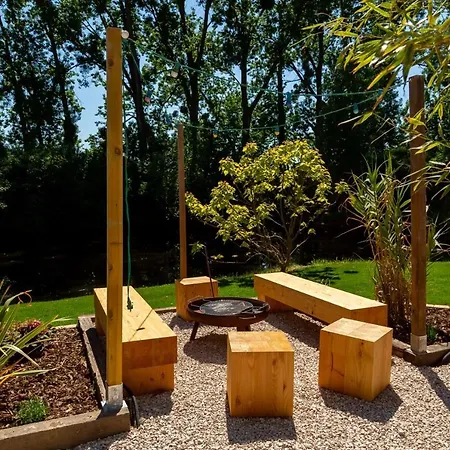 Dome Nature & Jaccuzi Au Bluegrassranch Kemping
