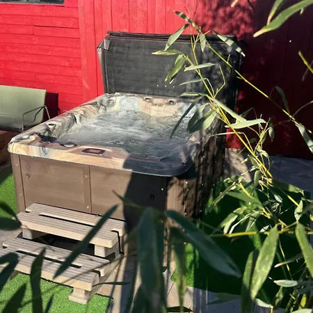 Dome Nature & Jaccuzi Au Bluegrassranch Kemping *