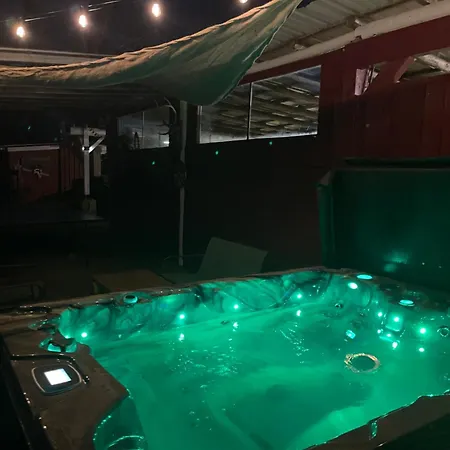 Dome Nature & Jaccuzi Au Bluegrassranch Kemping